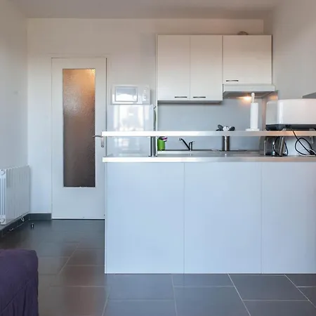 Location Le Lavandou, Les Pieds Dans L'eau, 4 Couchages. - Fr-1-803-83 Le Lavandou