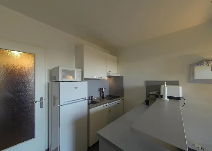 Le Lavandou: 4 Pers, Plage, Parking - Fr-1-803-83